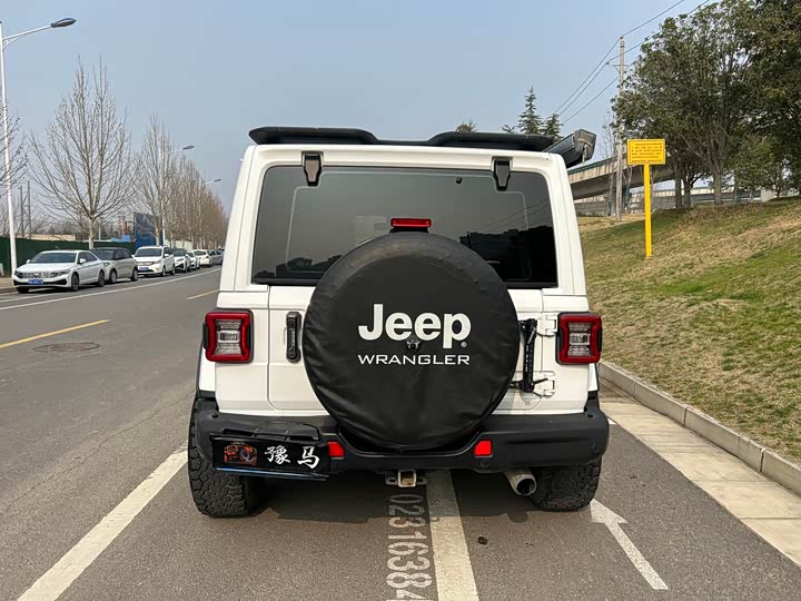 Фото 6 - Jeep Wrangler