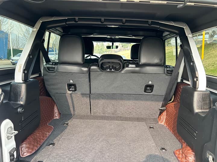 Фото 8 - Jeep Wrangler