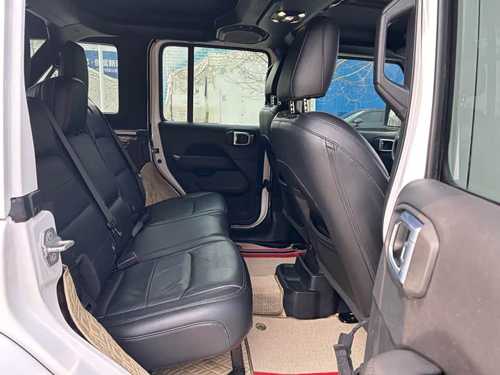 Фото 9 - Jeep Wrangler