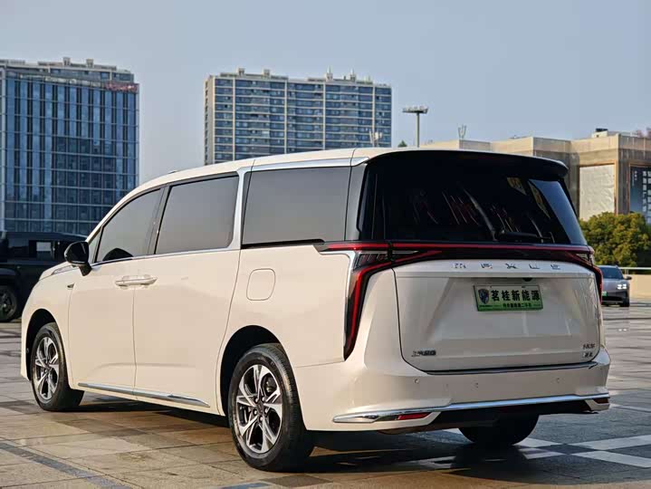 Photo 3 - Maxus Mifa 9