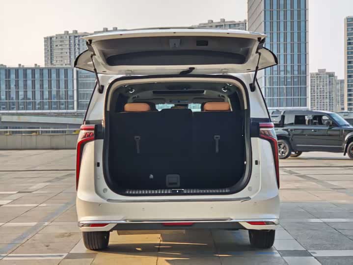 Photo 5 - Maxus Mifa 9