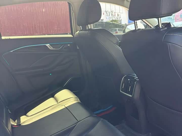 Фото 5 - Bestune B70