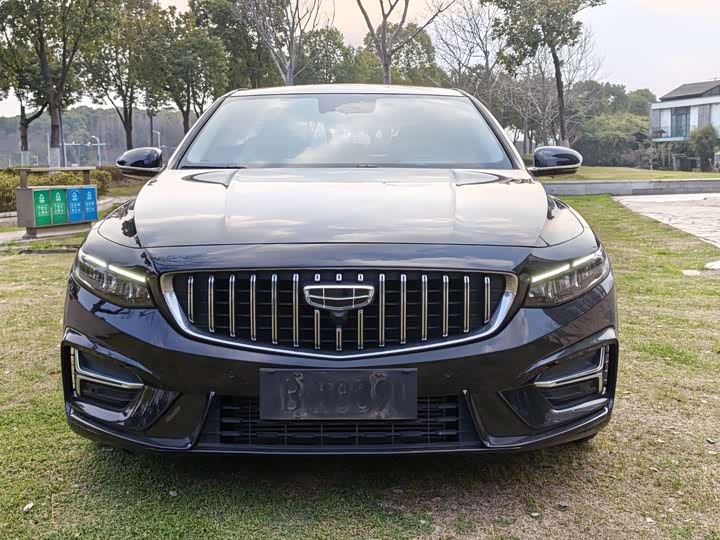 Фото 2 - Geely Preface