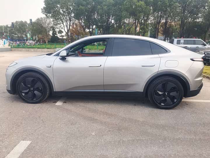 Zdjęcie 9 - Nio Onvo L60