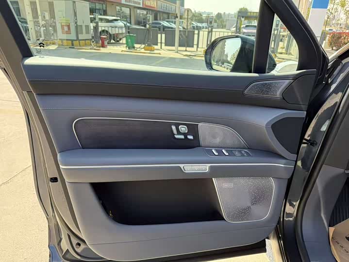 Фото 4 - Nio ES8