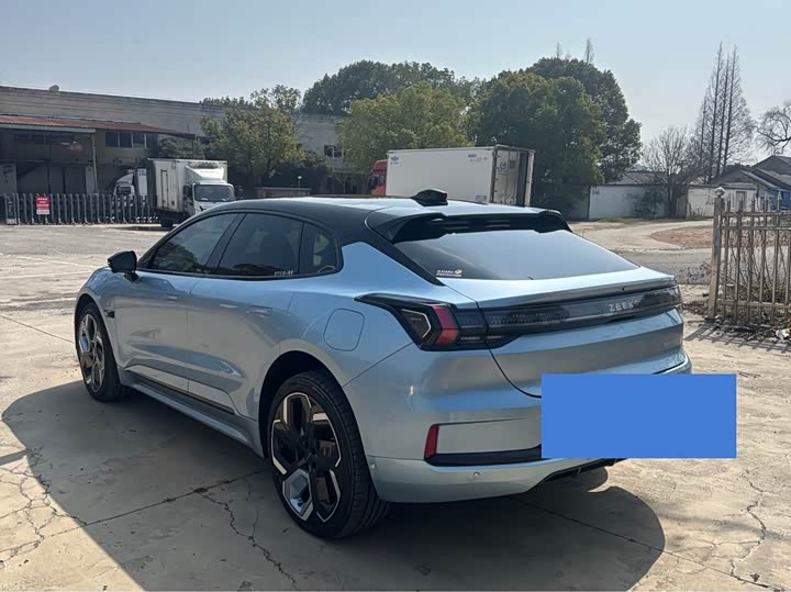 Фото 4 - Zeekr 001