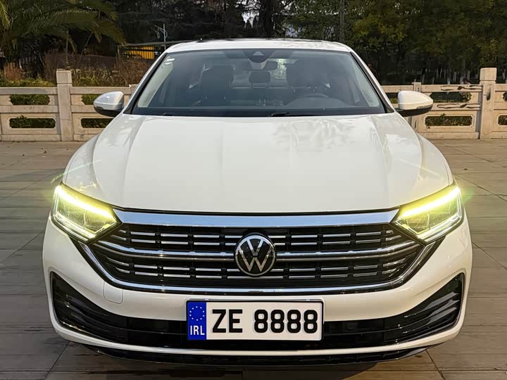 Photo 2 - Volkswagen Sagitar L