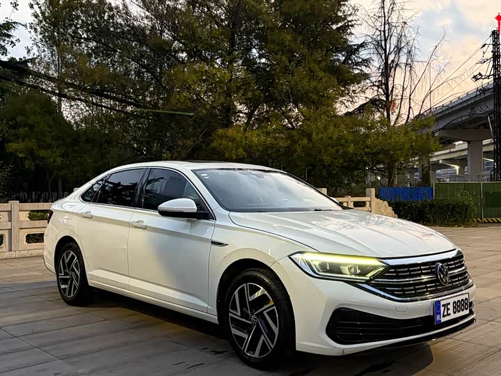 Photo 3 - Volkswagen Sagitar L