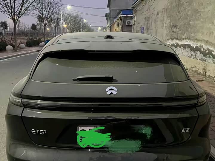 Photo 3 - Nio ET5T