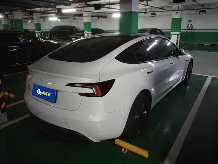 Фото 3 - Tesla Model 3