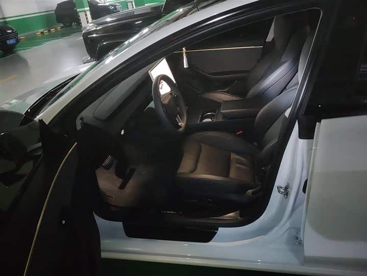 Фото 9 - Tesla Model 3