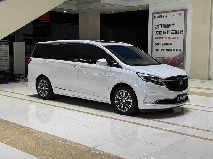 Фото 4 - Buick GL8 ES