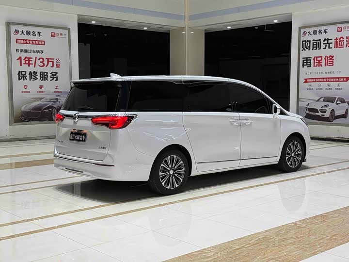 Фото 6 - Buick GL8 ES