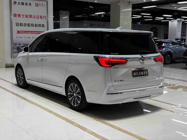 Фото 8 - Buick GL8 ES