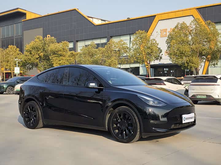 Photo 3 - Tesla Model Y