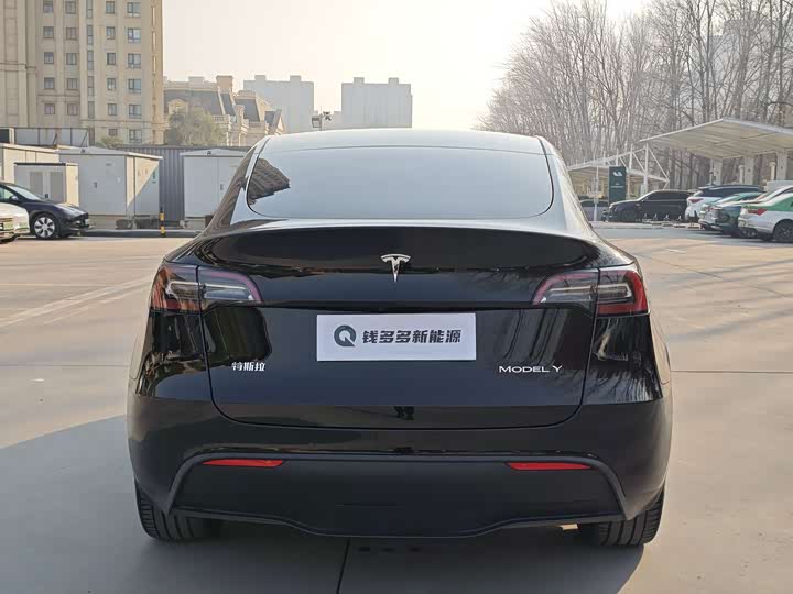 Photo 5 - Tesla Model Y