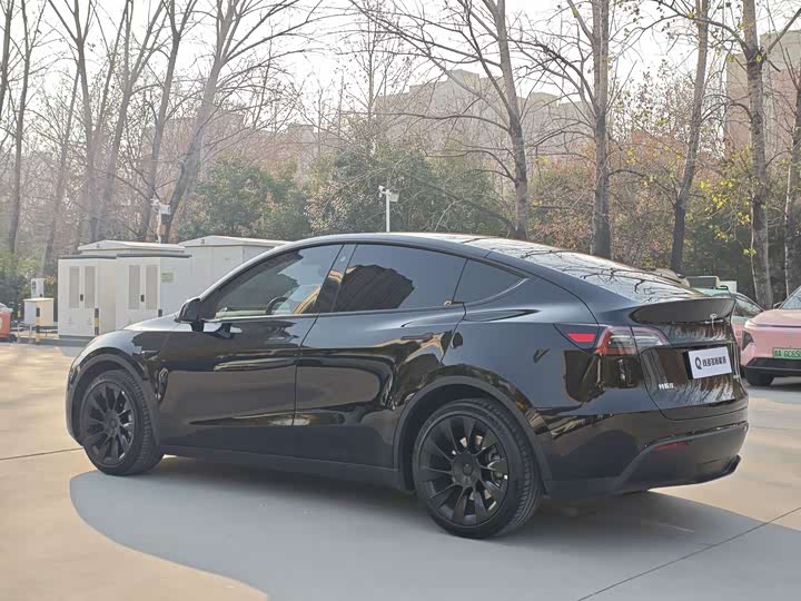 Photo 6 - Tesla Model Y