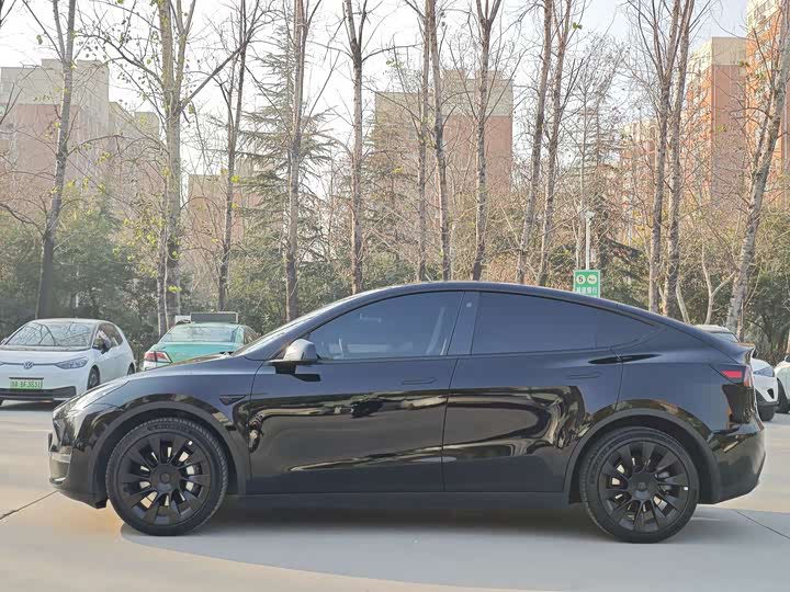 Photo 7 - Tesla Model Y