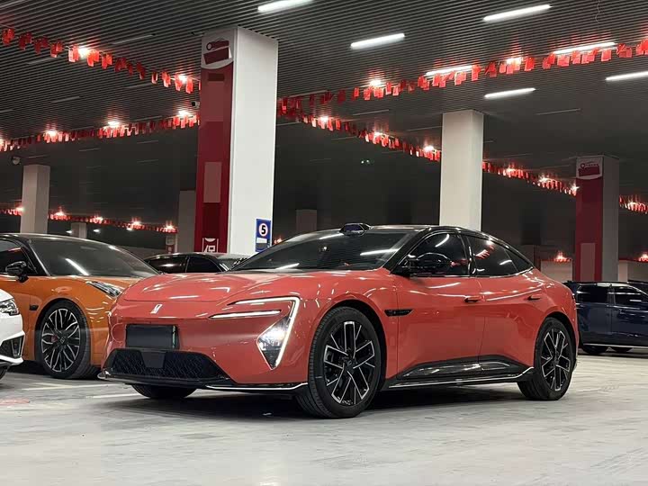 Фото 1 - Avatr 06