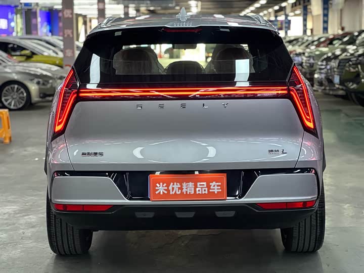 Фото 4 - Geely Atlas L