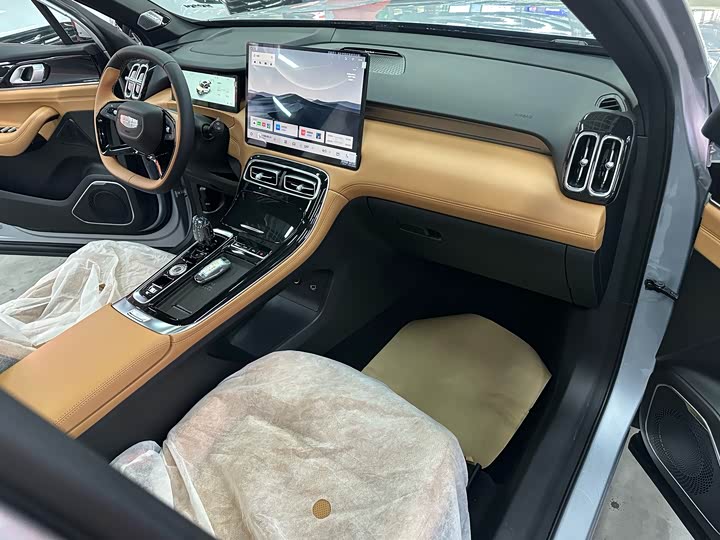 Фото 9 - Geely Atlas L