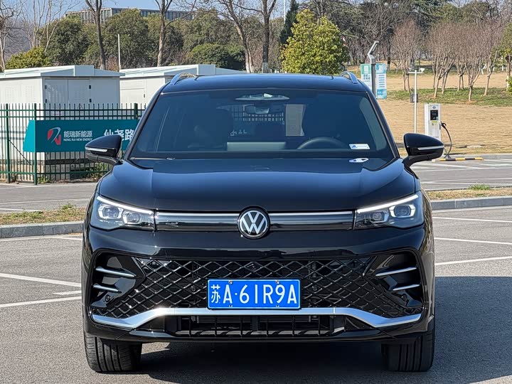 Фото 2 - Volkswagen Tiguan L Pro