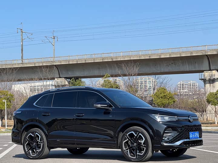 Фото 3 - Volkswagen Tiguan L Pro