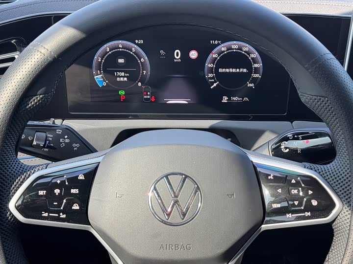 Фото 4 - Volkswagen Tiguan L Pro