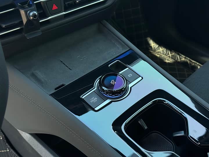 Фото 7 - Volkswagen Tiguan L Pro