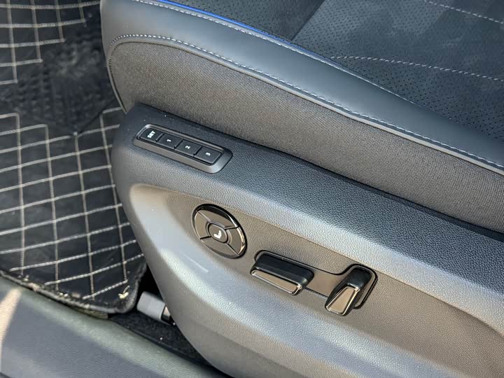 Фото 8 - Volkswagen Tiguan L Pro