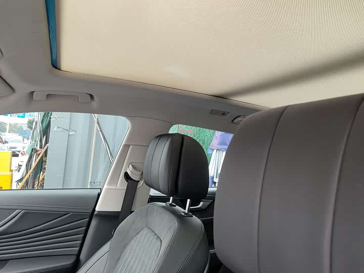 Photo 4 - Hongqi HS5