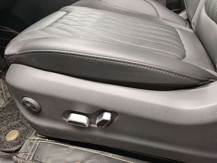 Photo 6 - Hongqi HS5