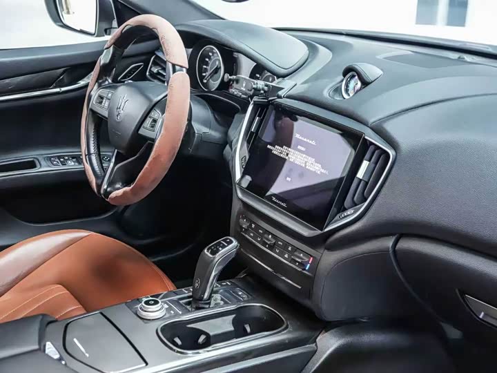 Фото 8 - Maserati Ghibli