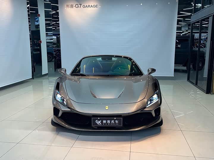 Photo 2 - Ferrari F8