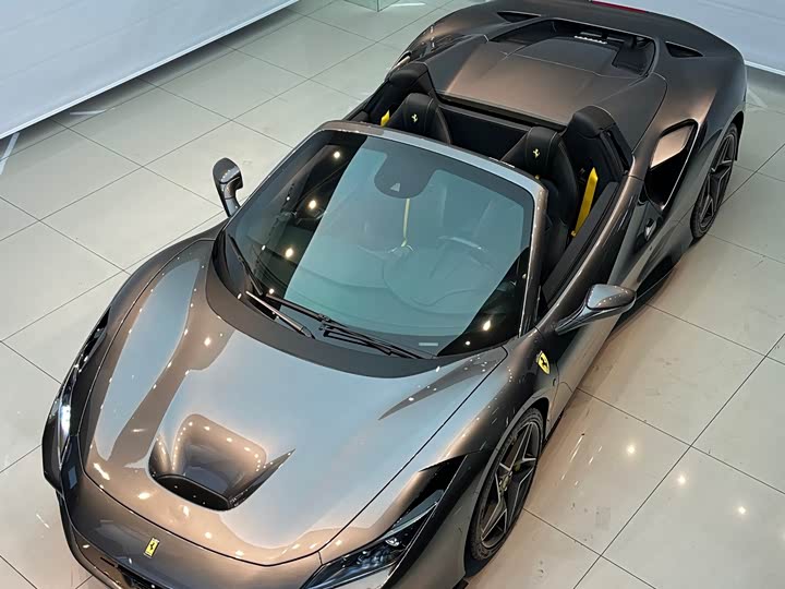 Photo 5 - Ferrari F8