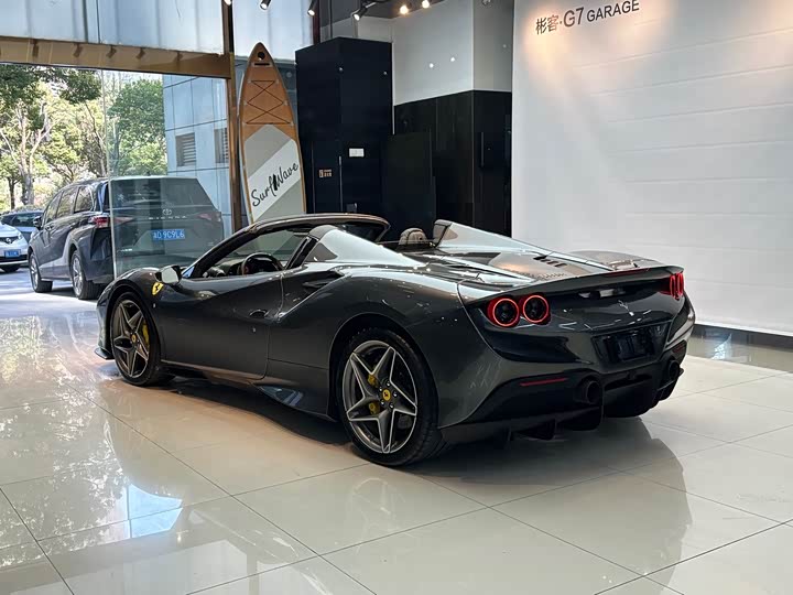 Photo 6 - Ferrari F8