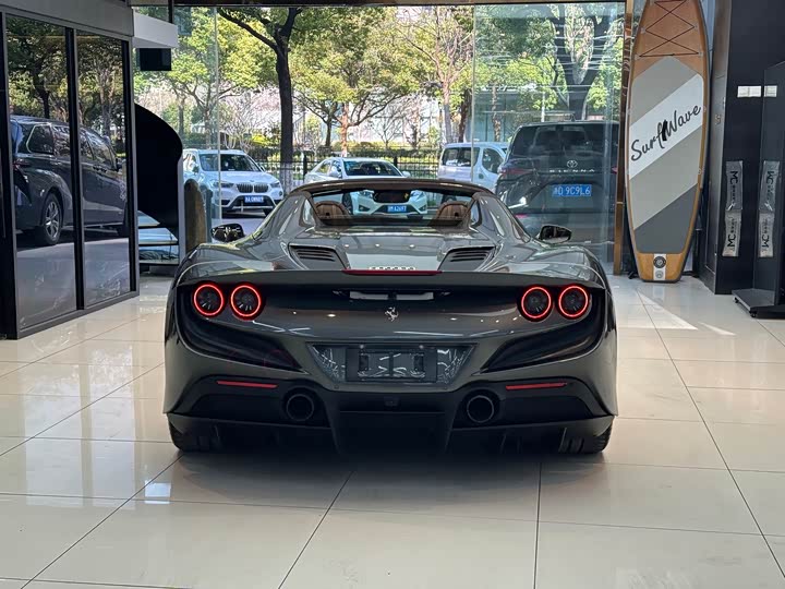 Photo 7 - Ferrari F8