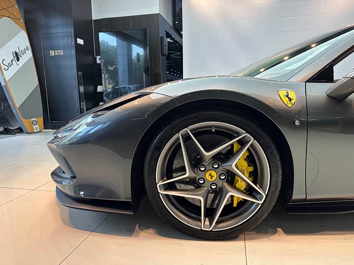 Photo 8 - Ferrari F8