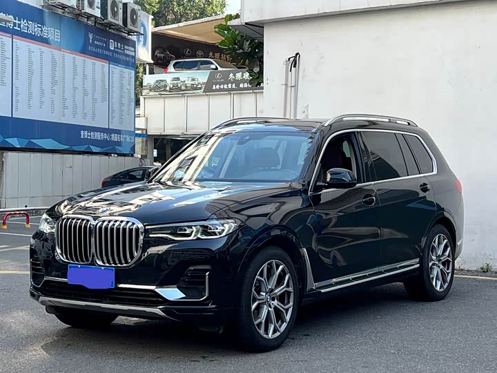 Photo 1 - BMW X7