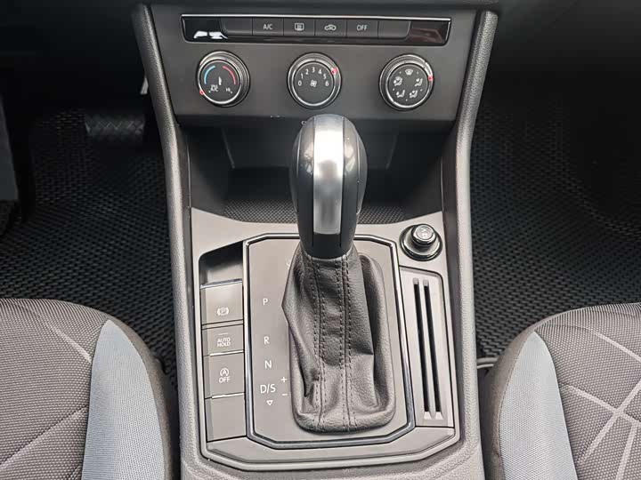 Фото 9 - Volkswagen Lavida