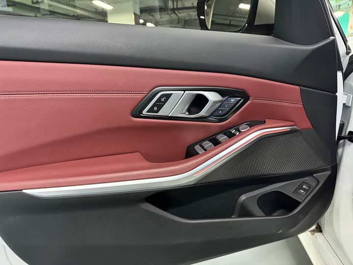 Photo 4 - BMW 3 Series