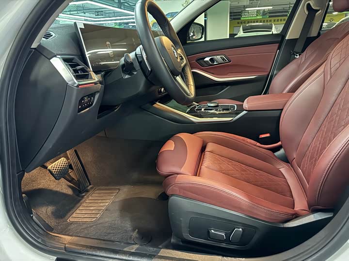 Photo 5 - BMW 3 Series