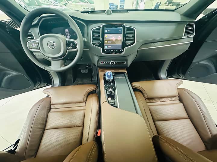 Photo 9 - Volvo XC90 Hybrid