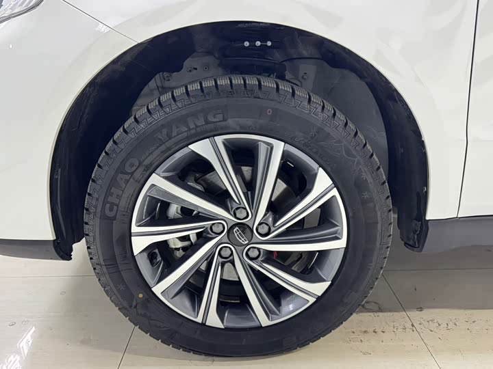 Фото 8 - Geely Vision X6