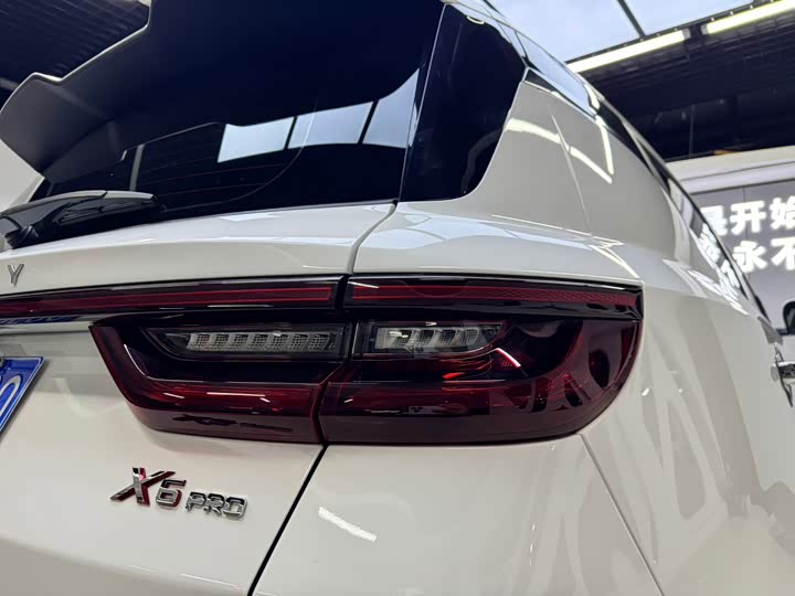 Фото 9 - Geely Vision X6