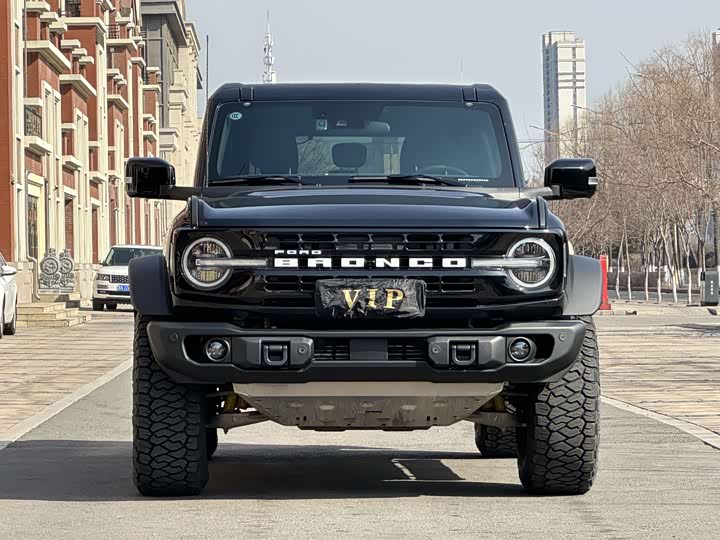 Photo 2 - Ford Bronco
