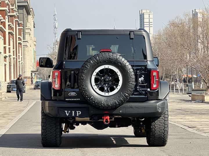 Photo 5 - Ford Bronco