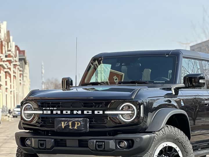 Photo 9 - Ford Bronco