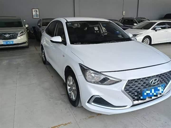 Фото 2 - Hyundai Celesta