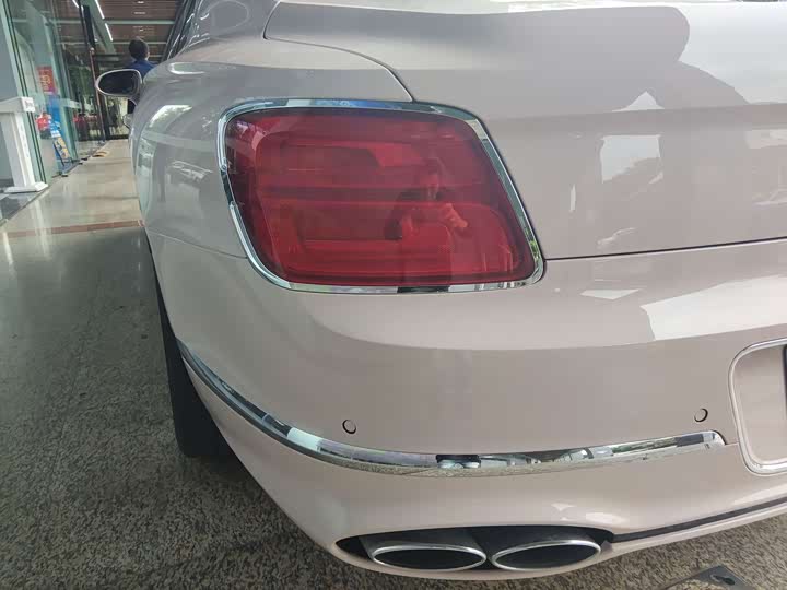 Фото 7 - Bentley Flying Spur